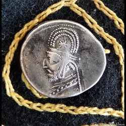 MITHRADATES III - AR Drachm de 4,07g et 18/20 mm de diamètre.