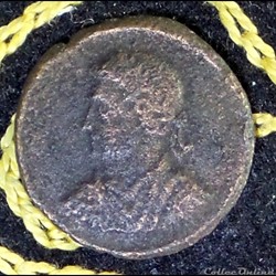CONSTANTIN II - Follis de 2,35g et 17 mm de diamètre.