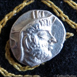ROI Inconnu - AR Drachme 4,00g et 17mm de diamètre et 3mm d'épaisseur de diamètre.