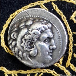Alexandre le Grand - Tétradrachme de 17,06g et 26mm de diamètre.