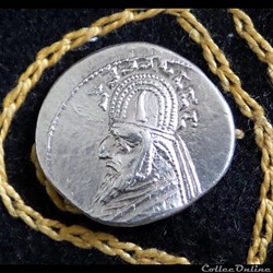 SANATROCES Ier (Sinatruces) - AR Drachm de 4,08g et 20mm de diamètre.