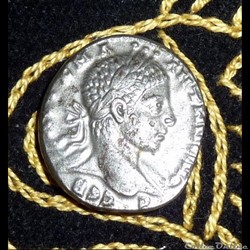 ELAGABALUS - AR Tetradrachm de 12,39g et 18/25 mm de diamètre.