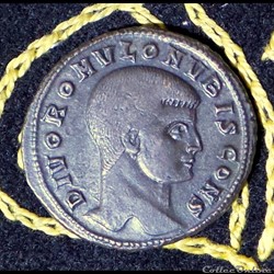 ROMULUS fils de Maxence - Follis de 6,54g et 23/25mm de diamètre.