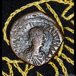 JUSTINIEN I - Follis de 16,93g et 29 mm de diamètre.