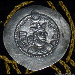 YAZDGARD II - AR DRACHM de 4,11g et 30 mm de diamètre.