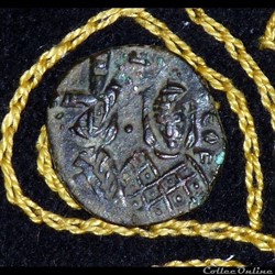 MICHAEL II et THEOPHILE - Follis de 3,75g et 20 mm de diamètre.