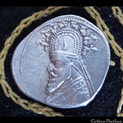PHRAATES III - AR Drachm de 4,10g et 20/22 mm de diamètre.