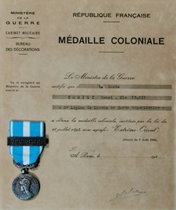 1950 (vers) Diplôme et médaille Coloniale avec agrafe Extrême-Orient