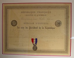 1881 Diplôme et Médaille d'Honneur pour Récompenses pour Belles Actions