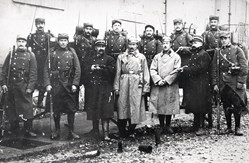 Guerre 14/19 - Prisonniers allemands, escorte par des gendarmes