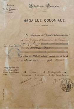 1920 Diplôme de la Médaille Coloniale avec agrafe Maroc