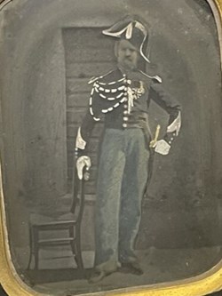 1850 vers, Maréchal des logis de Gendarmerie Impériale à pied, photographié debout