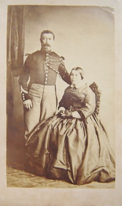 Brigadier de Gendarmerie Impériale avec son épouse, Second Empire