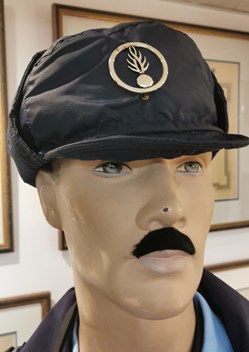 Casquette fourrée distribuée aux gendarmes des JO de Albertville en 1992