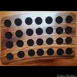 4 plateaux médailliers en bois de rose centenaire 26 x 15,5 cm, 28 alvéoles de 25 mm