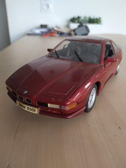 BMW 850i