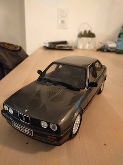 BMW 325i E30 Sedan