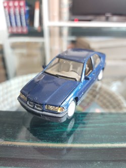 BMW 325i E36 Sedan