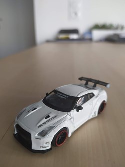 Nissan Skyline GT-R R35 LBWK