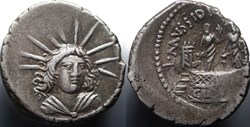 Crawford 494/43a L.MVSSIDIVS T.F.LONGVS IIIIVIR A.P.F. (L. Mussidius Longus) Denar, 42, Rom