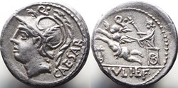 Crawford 320/1  L. IVLI L.F CAESAR (L. Iulius L f. Caesar, Denar