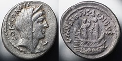 Crawford 494/42c L.MVSSIDIVS T.F.LONGVS IIIIVIR A.P.F. (L. Mussidius Longus) Denar, 42, Rom