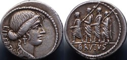 Crawford 433/1 BRVTVS (M Iunius Brutus, durch Adoption Q. Servilius Caepio Brutus), Denar