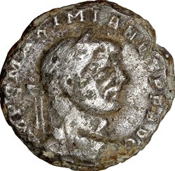 Follis de Maximien Hercule, Genius, 296-297, Ticinum