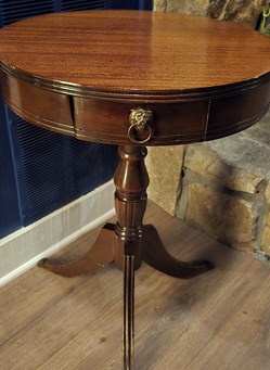 Duncan Phyfe Mahogany Table