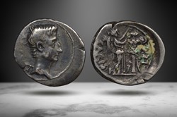 Augustus AR Quinarius (Victory & trophy, RIC I 1a)