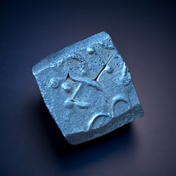 CADURQUES, DRACHME "série CUZANCE ou à la tête triangulaire tardive" VARIANTE au M ou W au revers