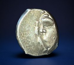 VOLQUES TECTOSAGES (REGION DE TOULOUSE) Drachme " à la tête cubiste" Série précose S55