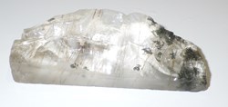 Cristal de quartz avec inclusion de rutiles et manganèse