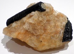 Tourmaline noire sur quartz