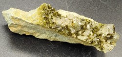 Épidote et cristaux de quartz