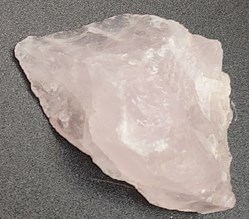 Quartz rose (échantillon)