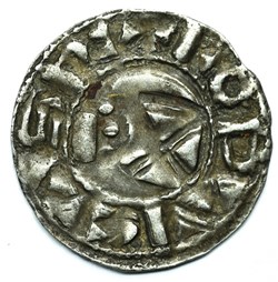 Nivernais Nevers Denier immobilisé au nom de Louis IV d'Outremer