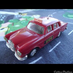 Mercedes-Benz 220 E "Taxi-Radio"