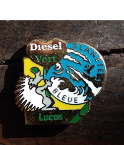 Pin's Lucas Diesel Vert Planète Bleue