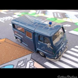 Un siècle d'automobile -Hors série N°5 - Renault Estafette "Gendarmerie"