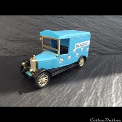 Morris Oxford Bullnose van "Danone"