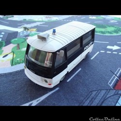 Véhicules de Police et de Gendarmerie - N°03 - Peugeot J7 "Police"
