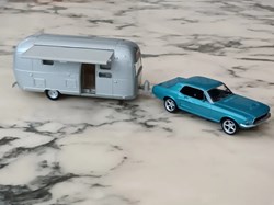 Ford Mustang & caravane Airstream
