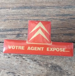 Pin's Citroën votre agent expose