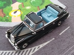 Voitures de Chef d'Etat - N°3 - Mercedes-Benz 300 Landaulet