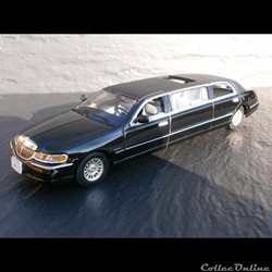 Lincoln Town Car limousine