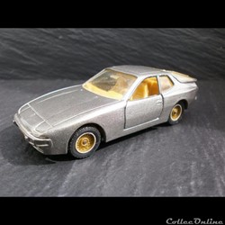 Porsche 944