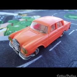 Mercedes-Benz 220 SE