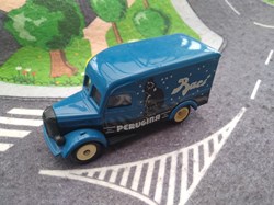 REO Delivery Van "Baci"