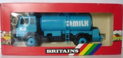 Britains 09604A - 1/32 - Camion citerne de lait MMB Milk - Ok